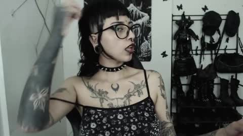 Snapshot of dakota_krall_ chatting on 24, 10, 2025 dakota online show from 24, 10, 2025