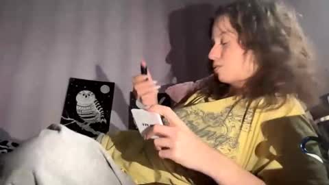 Snapshot of dakotabagaoisan chatting on 5, 11, 2025 Carrie online show from 5, 11, 2025