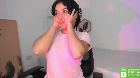 Snapshot of dalhila chatting on 19, 10, 2025 D A L H I L A online show from 19, 10, 2025