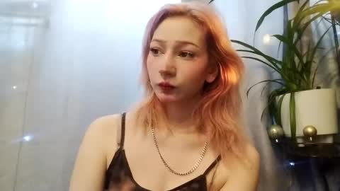 Snapshot of dallasapley chatting on 27, 5, 2026 Julia online show from 27, 5, 2026