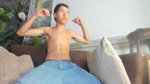 Snapshot of dallen_grant chatting on 28, 10, 2025 Dallen Grant online show from 28, 10, 2025