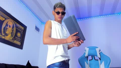 damar_felipe online show from 5, 1, 2025