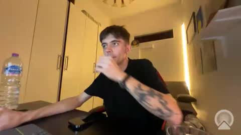 Snapshot of damebastille93 chatting on 21, 10, 2025 OnlyEry online show from 21, 10, 2025