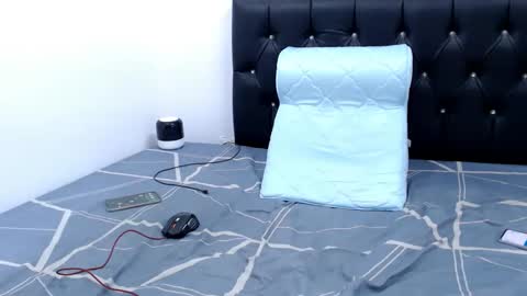 Snapshot of damian_redhot chatting on 4, 1, 2025 D A M I A N online show from 4, 1, 2025