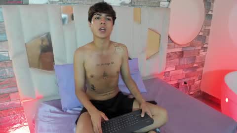 Snapshot of damian_tay chatting on 25, 4, 2026 damian_tay online show from 25, 4, 2026