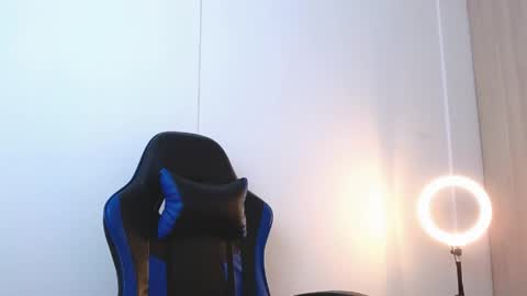 Snapshot of damian_wish chatting on 6, 4, 2026 Damian Wish online show from 6, 4, 2026