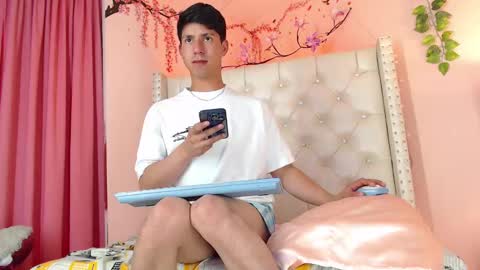 Snapshot of damiann1_ chatting on 8, 11, 2025 Damian online show from 8, 11, 2025