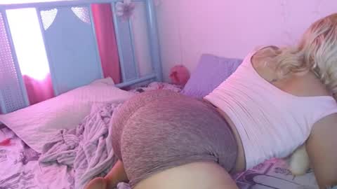 damn_milaa online show from 6, 1, 2026