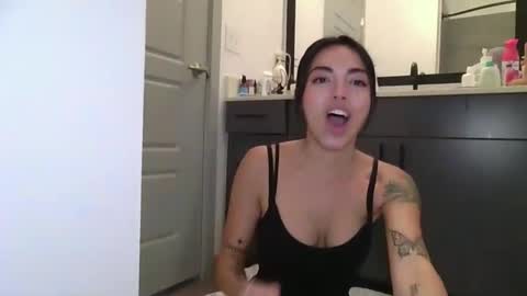 Snapshot of danidivina777 chatting on 4, 10, 2025 danidivina777 online show from 4, 10, 2025