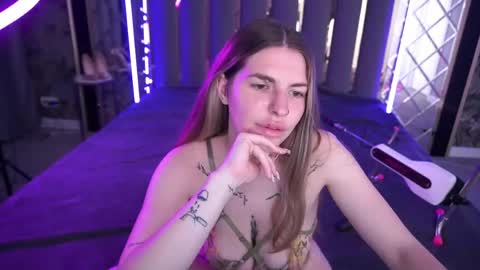 danielareign online show from 2, 6, 2026