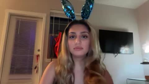 Snapshot of daniellarae1 chatting on 6, 4, 2026 daniellarae1 online show from 6, 4, 2026