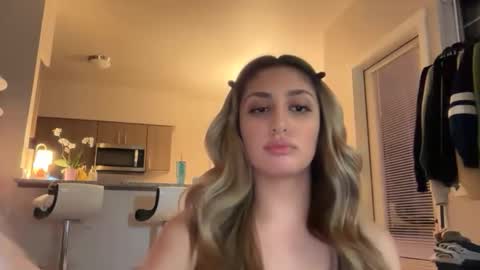 Snapshot of daniellarae1 chatting on 8, 4, 2026 daniellarae1 online show from 8, 4, 2026