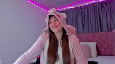 Snapshot of danielle_april chatting on 16, 12, 2025 Danielle online show from 16, 12, 2025