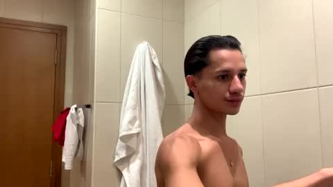 Snapshot of daniels_cruz chatting on 6, 1, 2025 Daniels Cruz online show from 6, 1, 2025