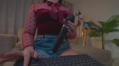      online show from 14, 9, 2025