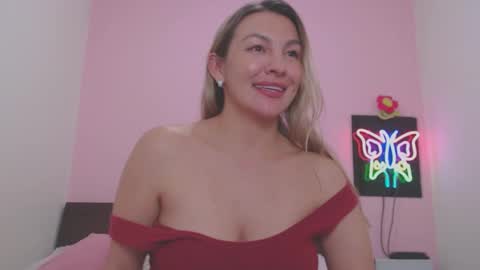 Snapshot of danika_bellaa chatting on 13, 12, 2024 K A R O L online show from 13, 12, 2024