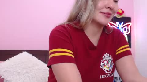 Snapshot of danika_bellaa chatting on 17, 12, 2024 K A R O L online show from 17, 12, 2024