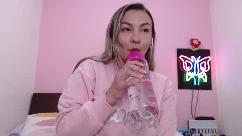 Snapshot of danika_bellaa chatting on 19, 12, 2024 K A R O L online show from 19, 12, 2024