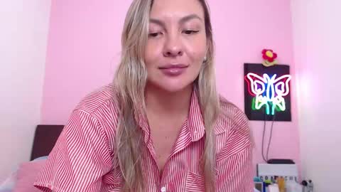 Snapshot of danika_bellaa chatting on 28, 12, 2024 K A R O L online show from 28, 12, 2024