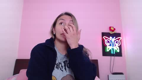 Snapshot of danika_bellaa chatting on 22, 1, 2025 K A R O L online show from 22, 1, 2025
