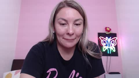 Snapshot of danika_bellaa chatting on 2, 2, 2025 K A R O L online show from 2, 2, 2025