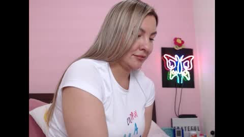 Snapshot of danika_bellaa chatting on 11, 2, 2025 K A R O L online show from 11, 2, 2025