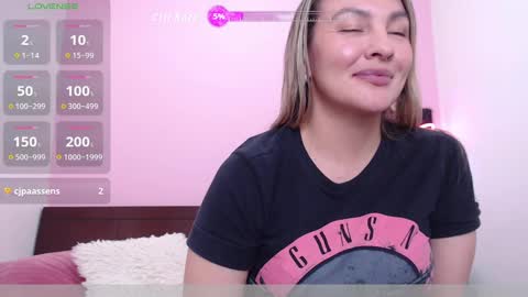 Snapshot of danika_bellaa chatting on 17, 9, 2025 K A R O L online show from 17, 9, 2025