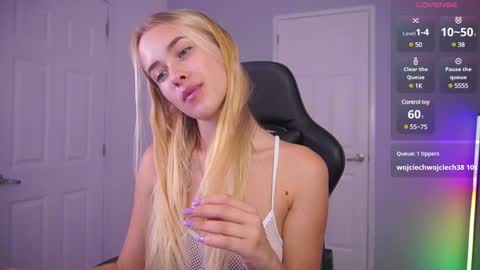 Hi my name is Anna. Please say hello I like to chat with you. If u have request use Tip option .Thank you online show from 19, 12, 2024