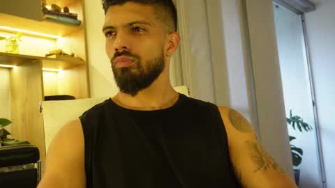 Snapshot of dann_saenz chatting on 11, 11, 2025 Dann saenz online show from 11, 11, 2025