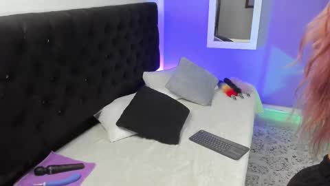 Dannacastle online show from 3, 3, 2025