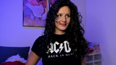 Danna Lovs online show from 13, 1, 2025