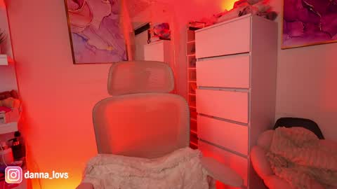 Danna Lovs online show from 15, 4, 2026