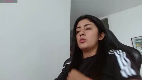 Snapshot of danna_peterson chatting on 10, 11, 2025 Danna online show from 10, 11, 2025