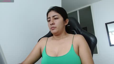 Snapshot of danna_peterson chatting on 26, 11, 2025 Danna online show from 26, 11, 2025