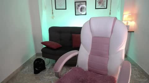 Snapshot of danna_rouse_ chatting on 23, 10, 2025 Danna online show from 23, 10, 2025