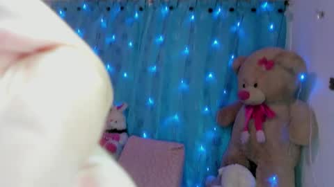 Danna Sofia jeins online show from 19, 11, 2025