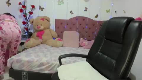 Danna Sofia jeins online show from 9, 5, 2026