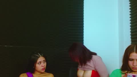 dannamomcerrat online show from 17, 1, 2025