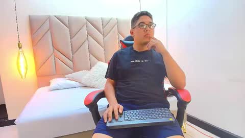 Snapshot of dantepresscot chatting on 16, 11, 2025 Dante online show from 16, 11, 2025