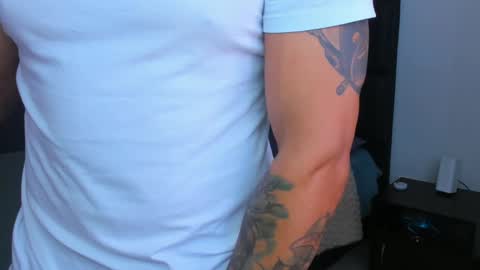 danyfitguy_ online show from 6, 1, 2025