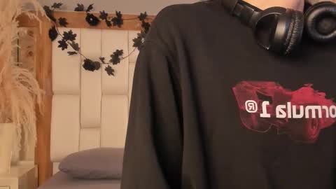 daphne_and_roger online show from 6, 1, 2026