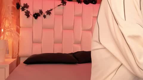 daphne_and_roger online show from 7, 2, 2026