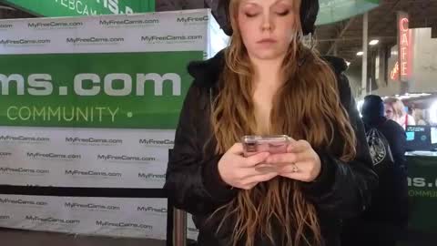 Snapshot of daphnemadison chatting on 7, 12, 2024 Daphne Madison online show from 7, 12, 2024