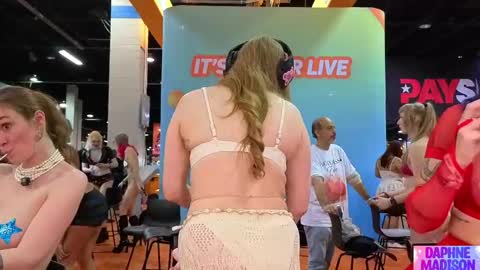 Daphne Madison online show from 12, 4, 2026