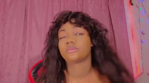 Snapshot of daphnewalker__ chatting on 17, 12, 2025 Daphne online show from 17, 12, 2025