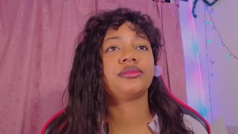 Snapshot of daphnewalker__ chatting on 19, 12, 2025 Daphne online show from 19, 12, 2025