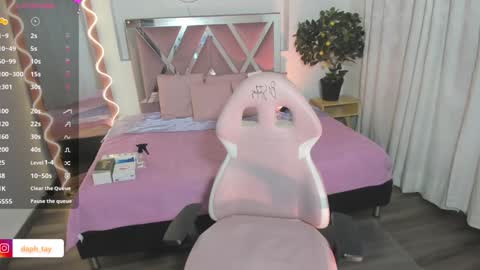 Snapshot of daphnne_tay chatting on 16, 1, 2025 dhapnne online show from 16, 1, 2025