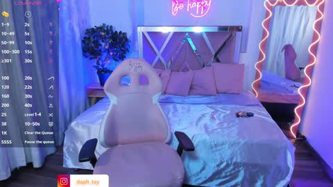 Snapshot of daphnne_tay chatting on 22, 1, 2025 dhapnne online show from 22, 1, 2025