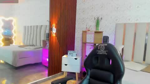 Snapshot of daphnne_tay chatting on 17, 9, 2025 dhapnne online show from 17, 9, 2025