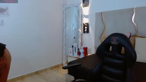 Snapshot of daphnne_tay chatting on 23, 9, 2025 dhapnne online show from 23, 9, 2025